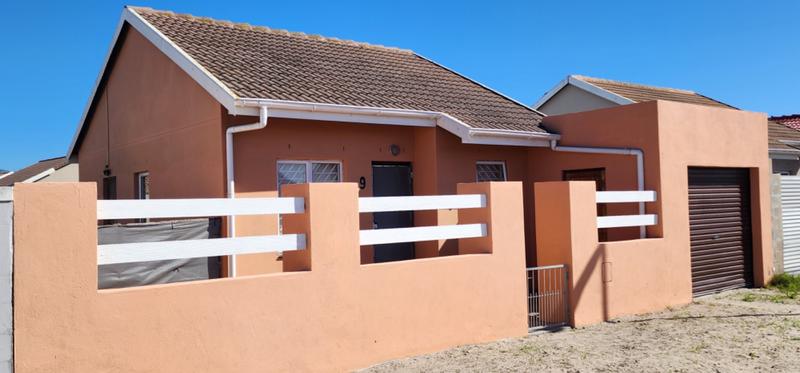2 Bedroom Property for Sale in Pelikan Park Western Cape